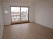 Appartement Location 2 chambres à Huningue - 795 € c.c. F3 à louer à Huningue . A côté du parc des Eaux Vives, au 4e étage de la résidence 'Les Floralies', ce F3 de 65 m² comprend: une entrée avec placard mural, un salon très lumineux avec balcon et vue dégagée, une cuisine équipée avec loggia, 2 chambres dont une avec armoire murale, une salle de bains avec baignoire et fenêtre, un WC indépendant. Garage extérieur et cave. Chauffage collectif inclus dans les charges avec répartiteurs individuels. Très bien situé dans une résidence calme, très proche des frontières, cet appartement en étage élevé bénéficie d'une vue sur le Rhin et la Suisse. Disponible de suite