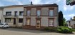 Maison Vente 3 chambres à Illange - 159 000 € ILLANGE maison F 7. Située 2 route de Thionville cette double maison offre un très grand potentiel . Elle se compose de deux maisons communicantes (deux entrées privatives ).Elle offre actuellement 150 m² habitables + 100 m² d'annexes ( garage atelier buanderie etc...) + 200 m² environ de greniers à aménager . Travaux à prévoir pour résidence principale ou locatif ( divers appartements ou deux maisons ) IMMODM 03 82 57 31 87 dont 6.00 % honoraires TTC à la charge de l'acquéreur.