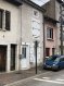 Maison Vente 4 chambres à Pont-à-Mousson - 158 000 € MAISON DE VILLE , F 6, parfait état, terrasse, jardin, louée. MAISON DE VILLE, au calme, quartier Saint Martin, F 6, louée 9200 euros l'an , comprenant au RDC : cuisine équipée ouverte sur Salon/séjour accés terrasse et jardin , au 1 er étage : deux chambres, salle de bains et WC, au dessus : deux chambres , salle de bains et WC, parfait état rénové entierement en 2009, chauffage central Gaz,