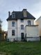 Maison Vente 5 chambres à Pont-à-Mousson - 320 000 € Villa avec terrasse 11 pièces à vendre à Pont-À-Mousson. Sur la ville de Pont-À-Mousson, magnifique demeure disposant de 5 chambres et d'une jolie terrasse. Ce type d'habitation fera sans nul doute le bonheur d'une famille nombreuse. La superficie plancher intérieure totalise 225m2 en loi Carrez. Elle dispose au rez de chaussée d'un espace cuisine, un grand salon séjour, une buanderie, un cellier A l'étage, le bien comprends 4 chambres dont une avec terrasse privative de 10m2, et dressing. Au deuxième étage, le palier dessert les combles aménageables ( environ 70m2), ainsi qu'une belle pièce. 4 pièces à la cave avec pierre de taille, escalier en granit, jardin sans vis à vis et garage 2 VL