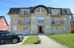 Duplex Vente 3 chambres à Koetschette - 665 000 € L'agence immobilière Christine SIMON vous présente ce magnifique appartement-duplex au deuxième et troisième étage avec ascenseur dans une Résidence de 11 unités construite en 2003/2004 avec unesurface totale d'env. 95 m2.Il se compose comme suit:Hall d'entrée, séjour/salle à manger avec accès à deux balcons, cuisine équipée indépendante, WC séparé et escalier en bois menant vers l'étageA l'étage un hall de nuit, salle de bains (double vasque, baignoire, WC), 3 chambres sous comble et un petit débarras.Au sous-sol une cave de 2,06 m2, 1 emplacement pour voiture et une buanderie à usage commun.À l'extérieur 2 emplacements pour voiture.TechniqueChauffage collectif à mazout (fuel) de 2003, fenêtres en PVC blanc double vitrage, toiture en ardoises et volets manuels.Passeport énergétique: E-FL'appartement se trouve dans un très bon état sans gros travaux.Pour de plus amples renseignements ou une visite de l'appartement contactez-nous au numéro: 26 53 00 30 ou par mail au info@christinesimon.luNous sommes en permanence à la recherche des biens pour nos clients solvables, donc si vous désirez vendre ou louer appelez Christine SIMON.La commission de vente de 3% + TVA sont à charge du vendeur.Die Immobilienagentur Christine SIMON präsentiert Ihnen diese herrliche Duplex-Wohnung im zweiten und dritten Stock mit Aufzug in einer Wohnanlage mit 11 Einheiten, die 2003/2004 gebaut wurde und eine Gesamtfläche von ca. 95 m2 hat.Sie teilt sich wie folgt auf:Eingangshalle, Wohn-/Esszimmer mit Zugang zu zwei Balkonen, unabhängige Einbauküche, separates WC und Holztreppe zum ersten Stock.Im ersten Stock ein Flur, Badezimmer (Doppelwaschbecken, Badewanne, WC), 3 Schlafzimmer unter dem Dach und ein kleiner Abstellraum.Im Untergeschoss ein Kellerraum zur Alleinnutzung von 2,06 m2, 1 Autostellplatz und eine Waschküche zur gemeinsamen Nutzung.Im Außenbereich gibt es 2 Parkplätze für Autos.Technische InformationenÖlzentralheizung (2003), weiße PVC-Fenster mit Doppelverglasung, Schieferdach und manuelle Rollläden.Energieausweis: E-FDie Wohnung ist in einem sehr guten Zustand ohne fälligen Arbeiten.Für weitere Informationen oder eine Besichtigung der Wohnung kontaktieren Sie uns bitte unter: 26 53 00 30 oder per Mail an: info@christinesimon.luWir sind immer auf der Suche nach Immobilien für unsere kreditwürdigen Kunden. Wenn Sie also verkaufen oder vermieten möchten, rufen Sie bitte Christine SIMON an.Die Verkaufsprovision von 3% + MwSt. ist vom Verkäufer zu zahlen.