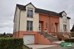 Maison jumelée Vente 4 chambres à Goeblange - Prix sur demande TEMPOCASA Mondorf-les-Bains vous propose une très belle maison unifamiliale de 3 à 4 chambres à coucher dans un quartier résidentiel calme et paisible.La maison, construite en 2005 sur un terrain de 3,20 ares avec une terrasse de plus de 20m² exposée plein sud, est bien entretenue et ne nécessite donc pas de travaux de rénovation.La surface totale de la maison est de +/- 280 m² et la surface habitable est de +/- 170 m². Elle se compose comme suit :RDC : garage pour 2 voitures (plus emplacement extérieur devant le garage), cave, débarras, buanderie avec accès jardin, ainsi qu'une douche avec WC.Au premier étage, du hall d'entrée lumineux on accède à la cuisine équipée fermée, au grand (45m²) living/salle à manger en L ouvert sur terrasse (avec marquise), à un débarras et un WC séparé.A l'étage supérieur se trouvent trois grandes chambres (22m² - 17 m² - 16 m²) ainsi que la salle de bain avec baignoire et douche.Le grenier aménagé mansardé d'une surface totale de 30 m² peut être utilisé comme chambre à coucher, bureau ou salle de jeux.Les fenêtres de la maison sont équipées de volets électriques et moustiquaires ; tout le revêtement de sol de la maison est en carrelage, sauf dans les chambres ou il est en parquet flottant ; un système d'alarme, un poêle à bois, l'antenne parabolique, la porte de garage électrique, une grande marquise de terrasse électrique viennent compléter l'équipement la maison.La maison se situe dans le village de Goeblange qui fait partie de la commune de Koerich (Canton Capellen). Vous pouvez y trouver tous les services nécessaires (maison, école, crèche, médecins...) et vous êtes en quelques minutes de voiture à Windhof (zoning commercial) ainsi qu'à l'accès d'autoroute.Pour toute information complémentaire, vous pouvez contacter Monsieur Belardi au +352621367853. Ref agence :AB059