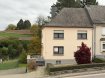 Maison jumelée Vente 3 chambres à Bissen - 848 000 € Découvrez une maison jumelée située à Bissen. Elle développe une surface totale d'environ 201 m², dont 110 m² habitables. La propriété met à disposition 5 emplacements de stationnement au total, dont 2 dans un garage fermé, ainsi que des places extérieures pratiques pour le quotidien et les visites. La situation est idéale, à proximité immédiate des commerces et des écoles, ce qui facilite le quotidien des familles. À l'arrière, le jardin constitue un véritable prolongement de la maison.
Dispositions
Rez-de-chaussée :
- Hall d'entrée
- Living lumineux de 29 m²
- Cuisine
- WC séparé
1er étage :
- Chambre à coucher 14,5 m²
- Chambre à coucher 14,5 m²
- Chambre à coucher 12 m²
- Salle de douche de plain-pied (pour les personnes à mobilité réduite)
- Accès au grenier
Sous les toits, un grand grenier d'environ 64 m² offre un vaste volume de stockage.
Sous-sol :
- Caves diverses
- Chaufferie avec chaudière Buderus (2018) au mazout
- 2 emplacements intérieurs possibles
Atouts supplémentaires
- Monte-escalier
- Beau jardin
Si vous souhaitez plus d'informations sur la maison ou organiser une visite, contactez Home Project :
Mail : info@home-project.lu
Tél. : 26 36 11 12
Entdecken Sie eine Doppelhaushälfte, die sich in Bissen befindet. Sie entwickelt eine Gesamtfläche von ca. 201 m², von denen 110 m² bewohnbar sind. Das Anwesen stellt insgesamt 5 Stellplätze zur Verfügung, davon 2 in einer geschlossenen Garage, sowie praktische Außenstellplätze für den Alltag und für Besuche. Die Lage ist ideal, in unmittelbarer Nähe von Geschäften und Schulen, was den Alltag von Familien erleichtert. Auf der Rückseite bildet der Garten eine echte Verlängerung des Hauses.
Anordnungen
Erdgeschoss :
- Eingangshalle
- Helles Wohnzimmer von 29 m².
- Küche
- Separates WC
1. Stock:
- Schlafzimmer 14,5 qm
- Schlafzimmer 14,5 m²
- Schlafzimmer 12 m²
- Ebenerdiger Duschraum (für Menschen mit eingeschränkter Mobilität).
- Zugang zum Dachboden
Unter dem Dach befindet sich ein großer Dachboden mit ca. 64 m², der viel Stauraum bietet.
Untergeschoss :
- Diverse Kellerräume
- Heizraum mit Buderus Heizkessel (2018) für Öl.
- 2 Innenstellplätze möglich
Zusätzliche Pluspunkte
- Treppenlift
- Schöner Garten
Wenn Sie weitere Informationen über das Haus wünschen oder eine Besichtigung vereinbaren möchten, wenden Sie sich bitte an Home Project :
Mail: info@home-project.lu
Tel.: 26 36 11 12
Discover a semi-detached house in Bissen. It offers a total surface area of around 201 m², including 110 m² of living space. The property offers a total of 5 parking spaces, including 2 in a closed garage, as well as convenient outdoor parking spaces for everyday use and visits. The location is ideal, close to shops and schools, making daily life easier for families. The rear garden is a true extension of the house.
Layout
First floor :
- Entrance hall
- Bright 29 m² living room
- Kitchen
- Separate WC
1st floor :
- 14.5 m² bedroom
- 14.5 m² bedroom
- 12 m² bedroom
- Ground-level shower room (for people with reduced mobility)
- Access to attic
Under the roof, a large 64 m² attic offers ample storage space.
Basement :
- Various cellars
- Boiler room with oil-fired Buderus boiler (2018)
- 2 indoor parking spaces available
Additional benefits
- Stair lift
- Beautiful garden
If you would like more information about the house or to arrange a viewing, please contact Home Project :
Mail: info@home-project.lu
Phone : 26 36 11 12