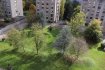 Appartement Vente 3 chambres à Luxembourg-Kirchberg - 1 250 000 € RE/MAX FORUM spécialiste de l'immobilier à LUXEMBOURG-KIRCHBERG vous propose en exclusivité ce magnifique PENTHOUSE avec 3 chambres à coucher, une surface utile de +- 141m2 et deux terrasses (+-162,73 m2 et +-6,56 m2 = +-169,29 m2) avec une vue exceptionnelle et panoramique sur toute la ville de Luxembourg.Grâce à sa situation privilégiée au milieu d'un parc privatif à l'écart et du bruit des rues, ce Penthouse est situé à deux pas des institutions européennes et du quartier d'affaire du Kirchberg. Il se compose de:Un hall d'entrée, Une cuisine équipée, Un grand salon séjour de +- 56 m2 avec accès sur la terrasse Les trois chambres à coucher, une salle de bain avec une douche, 2 lavabos et un W.C. Un WC séparé et une buanderie avec les raccords pour un machine à laver dans le penthouse.Deux emplacements intérieurs et une grande cave.Un local à vélo est également à disposition de la copropriété.La climatisation dans le séjour, les volets électriques programmables, la marquise électrique, le triple vitrage sur le côté exposé au vent valorisent le confort de ce bien.La surface indiquée correspond à la surface pondérée, c'est à dire la surface habitable + 30 % de la surface extérieure.Ref agence :Penthouse Kirchberg
