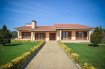 Bungalow Vente 3 chambres à Vila do Conde - Prix sur demande Magnifique bungalow a 20 minutes de l’aéroport de Porto.
Comprenant 400m2 habitable, terrain de foot,potager.
Absolument a visiter.