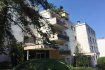 Appartement Vente 2 chambres à Riedisheim - 127 200 € RIEDISHEIM : Rebberg Castelnau 3/4 pces de 88 m2 dans un env. RIEDISHEIM : Rebberg Castelnau 3/4 pces de 88 m² dans un environnement résidentiel de verdure et au calme 1er ét ascenseur spacieux hall placard cuisine salon séjour sur terrasse 2 chambres dressing placards salle de bains cave parking ext commun Prévoir travaux Prix 127 200? Loi Alur : 120.000 ? net vendeur + 6% ttc honoraires d 'agence charge acquéreur