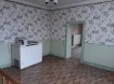Maison Vente 4 chambres à Bacourt - 103 000 € ENTRE METZ ET NANCY. BACOURT, à 10 minutes de DELME, pour les amoureux de la campagne, à rénover, ancienne et solide fermette avec grange mais aussi jardin et verger de + de 30 ares. Vous tomberez sous le charme de cette bâtisse à modeler à votre image comprenant au rez-de-chaussée : 1 couloir, 1 cuisine, 3 pièces, 1 salle de douche, un WC, une grande grange pouvant accueillir 3 voitures, chaufferie. A l'étage : 3 chambres et un beau palier. Beaux volumes et grand grenier avec ouvertures créées laissant de nombreuses possibilités d'aménagement (3éme niveau). Une grande cave avec puits, cour arrière et jardin de 3 ares 96 + verger attenant cloturé avec arbres fruitiers. 103 000 € FAI - AGENCE VENNER 03.87.63.60.09