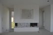 Penthouse Vente 4 chambres à Rameldange - 1 650 000 € Vue imprenable depuis votre salon et depuis votre terrasse sur la vallée. Magnifique penthouse/duplex exceptionnel dans une maison bi-familiale très haute-gamme en construction, ouvert des 4 côtés. Chaque étage a sa propre terrasse. Surface habitable de 200 m² plus les terrasses et une grande cave ! Surface de vente de 225 m² Suite parentale de plus de 40 m² Ascenseur directe dans la maison sur les deux niveaux. Salon / salle à manger / cuisine de 83 m² avec cheminée. Très élégante cuisine