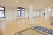 Local commercial Location à Luxembourg-Limpertsberg - Prix sur demande Luxembourg-Limpertsberg, avenue du Bois, local commercial à louer en excellent état, entièrement rénovée et comprenant : Rez-de-chaussée : surface de 140 m2, entrée avec porte blindée, alarme, grand local open space, possibilité de cloisonner pour plusieurs postes de travail, kitchenette équipée séparée, WC, sous sol: grande cave/archives de 60 m2. Un emplacement de parking à l'extérieur.
Libre de suite.
Restauration interdite.
Contact et visites : Mme Nassim TOLOUI, téléphone : 691 120478
