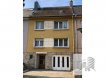 Maison Vente 4 chambres à Esch-sur-Alzette - 493 000 € Maison mitoyenne à rénover, avec une surface habitable d’environ 150 m2, érigée sur un terrain de 2,19 ares et composée comme suit :
Rez-de-chaussée : hall d'entrée, WC séparé, buanderie avec accès jardin, chaufferie, cave et garage
1ier étage : cuisine, salon/living avec accès terrasse et jardin, salle à manger
2ième étage : salle de bain, 3 chambres à coucher dont une avec balcon
3ième étage : 1 chambre à coucher, salle de douche et partie grenier
Extérieur : terrasse, jardin, 1 emplacement devant la maison
Equipements : dalles en béton et nouvelle chaudière
La maison se trouve dans un quartier strictement résidentiel proche du campus Belval. Commerces, écoles et crèches à proximité. Bonne connexion au réseau de transports publics. Accès facile au distributeur d’autoroutes.
Pour tous renseignements supplémentaires ou pour prendre rendez-vous pour une visite, veuillez nous contacter par téléphone au (+352) 691 400 705 ou 691 400 706 ou par mail : info@17b.lu
Pas de SMS.