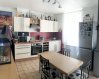 Maison mitoyenne Vente 2 chambres à Homécourt - 81 500 € HOMECOURT, à proximité d’axes autoroutiers et de toutes commodités, dans un secteur calme, superbe maison mitoyenne de type F3 de 77m² composée d’une grande cuisine équipée, d’un séjour lumineux donnant accès à une terrasse, de deux belles chambres spacieuses, d’une salle d’eau carrelé. Cave et remise. Comble aménageable. Double vitrage PVC. Chauffage gaz.
Honoraires d’agence charge vendeur inclus.
