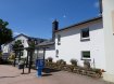 Maison Vente 4 chambres à Erpeldange (Bous) - 595 000 € Texte français ci-dessous.
Haus mit viel Potential im Dorfkern von Erpeldange (Bous)
Das Haus steht im Zentrum von Erpeldange. Es wurde über die Jahre immer wieder angepasst und verfügt über verschiedene Räumlichkeiten. Durch den Flur im Eingangsbereich erreicht man die grosse Küche und das Esszimmer. Eine Treppe führt in den ersten Stock mit 2 Schlafzimmern. Im Zwischenniveau liegt das Wohnzimmer, ein grosses Badezimmer mit Dusche und Badewanne und 2 weitere grosse Schlafzimmer. Vom Wohnzimmer aus erreicht man einen grossen Balkon. Im Erdgeschoss gibt es eine grosse Garage mit Waschküche und Gasheizung ( Buderus ). Unter dem Haupthaus liegt ein Keller mit 2 Räumen. Das Haus hat doppelt verglaste Fenster, neuwertige Dächer ( bis auf einen kleinen Teil ) und eine neu gestrichene Fassade.
Ein 3a grosser Garten mit Obstbäumen liegt etwa 300 Meter entfernt mitten in den Weinbergen.
Erpeldange bei Remich liegt unweit der Mosel und bietet optimale Lebensqualität. Alle Einkaufsmöglichkeiten und Sportangebote liegen nur wenige Autominuten entfernt. Die Mosel mit ihren berühmten Weinbergen lädt zur Erholung und Spaziergängen ein. Die Bushaltestelle liegt direkt vor der Tür, die Autobahn erreicht man in nur wenigen Kilometern. Die Grundschule befindet sich im Nachbardorf.
Maison avec beaucoup de potentiel au centre du village d’Erpeldange (Bous)
La maison se situe au centre d’Erpeldange. Elle a été adaptée au fil des années et disposes de pièces diverses. Par le couloir au hall d’entrée, on arrive dans la cuisine spacieuse et la salle à manger. Un escalier mène au 1er étage avec 2 chambres à coucher. Au niveau intermédiaire se situe le salon, une grande salle de bains avec douche et baignoire ainsi que 2 grandes chambres à coucher supplémentaires. Au rez-de-chaussée on trouve un grand garage avec buanderie et le chauffage au gaz (Buderus). En-dessous de la maison principale se situe une cave à 2 pièces. La maison est équipée de fenêtres à double vitrage, de toitures est dans un état neuf (à part une petite partie) et la façade a été récemment repeinte.
Le jardin de 3ares avec ses arbres fruitiers est à 300m au milieu des vignobles.
Erpeldange se situe près de Remich, non loin de la Moselle, et offre une qualité de vie optimale. Tous les commerces et activités sportives sont à quelques minutes en voiture. La Moselle avec ses vignobles réputés invite à des promenades et à la récréation. L’arrêt de bus se situe directement devant la maison et l’autoroute est à quelques kilomètres. L’école fondamentale se trouve au village voisin.
