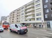 Appartement Vente 1 chambre à Luxembourg-Gasperich - 625 000 € -- FR --
Schaus Immobilier vous propose à la vente cet appartement sis au 5ème étage d'une résidence implantée dans un quartier en plein développement avec cave et garage.
L'entrée dans l'appartement se fait par un hall d'entrée avec du marbre au sol et dispsant de placards intégrés. Cette entée dessert :
- Une cuisine d'une surface d'environ 10,50m2 avec du carrelage au sol et un accès à un balcon.
- Un grand salon/salle à manger ( -31,50m2) avec du marbre au sol et donnant accès au balcon susmentionné.
- Un WC séparé.
- Une salle de bains avec WC.
- Une chambre avec du laminat au sol ( -17,50m2) disposant d'un accès à un second balcon.
L'offre est complétée par un garage qui se trouve au sous-sol de la résidence ainsi d'une cave d'une surface d'environ 4,60m2
L'immeuble se trouve à proximité de toutes les commodités notamment les transports en communs, les axes de circulation, les commerces de proximité et le quartier de la Cloche d'Or.
Nous sommes à votre entière disponibilité pour tout renseignement complémentaire et un rendez-vous de visite.
Ref agence :883092