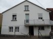Maison Vente 4 chambres à Rahling - 85 600 € Maison Ralhing 6 pièce(s) 120 m2. 6 pièces dont 3 chambres à coucher, salle de bain, cuisine et combles aménageables. Le bien offre une grande dépendance et un garage indépendant pour 2 véhicules et à l'arrière un beau terrain plat de 13 ares environ. Les plus : fenêtres en PVC et toiture récente. A 10 Minutes de ROHRBACH LES BITCHE