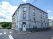 Appartement Vente 3 chambres à Hayange - 159 900 € Appartement Hayange 5 pièce(s) 110 m2 cave et parkings. Marspich,
Idéalement placé et proche de toutes commoditées(école,commerce,médecin)
Au sein d'une petite copropriété bénévole de 7 appartements et sans travaux à prévoir,
Au 1er étage sans ascenseur,
Spacieux et lumineux F5 de 110m² habitables offrant:
Hall d'entrée, cuisine équipée indépendante de 10m², salon-séjour carrelé de 30m², 3 grandes chambres parquetées avec placard (de respectivement 16, 15 et 14m²), salle de bains avec douche et baignoire de 7m², wc séparée, buanderie chaufferie indépendante.
-1 cave et 2 places de parking privative viennent compléter ce bien.
DV PVC avec volet roulant, système électrique aux normes, chaudière gaz frisquet récente.
Aucun travaux à prévoir!
Frais de copropriété de 15€/mois
Mr Antonoff 06-52-83-85-07
Copropriété de 14 lots (Pas de procédure en cours).
Charges annuelles : 150.00 euros.