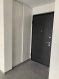 Appartement Location 1 chambre à Thionville-Élange - 795 € c.c. Appartement F2 de 43.40m2 situé au 2eme et dernier étage d'une résidence neuve comprenant entrée avec porte blindée et placard, séjour avec cuisine équipée (four, plaque de cuisson, hotte aspirante, lave vaisselle et mobilier) et accès terrasse (7.80m2), une chambre, salle de bains avec douche (meuble vasque, miroir et sèche serviette), cellier.
Doubles vitrages avec volets électriques, chauffage individuel gaz par le sol.
Un garage individuel .