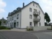 Duplex Location 2 chambres à Redange - 950 € Agréable duplex mansardé à louer au 2ème étage dans une résidence.
Niveau 0:
- hall d'entrée
- spacieux séjour / salle à manger, sortie sur balcon
- salle de douche, lavabo, wc
- cuisine équipée séparée.
Niveau 1:
- 2 chambres à coucher
- salle de bain, lavabo, wc.
Cave, 1 emplacement intérieur, 1 emplacement extérieur, buanderie commune.