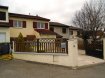 Maison Vente 4 chambres à Metz - 242 500 € * METZ, PROCHE CENTRE D' AFFAIRES LA TANNERIE, A SAISIR MAISON DE TYPE F5*. A 10 minutes du Centre Ville de Metz, et 4 minutes de la tannerie de Saint -julien -les -Metz, à découvrir, cette maison des années 1980 mitoyenne de type F5.
Idéalement située, cette maison s' alimente uniquement au Poêle à granulés et bénéficie d' une pompe à chaleur, (climatisation réversible ).
Au premier niveau, vous y découvrirez sa pièce à vivre d' une surface de 23 m² environ donnant accès dirert sur sa terrasse et son jardin entièrement clôturé.
Sa cuisine semi-ouverte entièrement équipée et aménagée et très fonctionnelle.Son wc indépendant comprenant un espace buanderie.
A l' étage, ses quatre chambres de 9 et 10 m², son débarras, sa salle d' eau avec douche et sous vasque ainsi que son wc indépendant.
Pour compléter ce bien, cette maison est équipée d' un portail électrique et comprend un garage motorisé ainsi que deux places de parking ! Excellent DPE (C). A saisir sans tarder !
Merci de contacter Sandrine Di Francesco au 06 33 83 40 82,
Siret 78900935400018, qui vous accompagnera tout au long de votre projet, visite, conseils, financement.