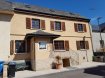 Maison mitoyenne Vente 4 chambres à Wiltz - 285 000 € Maison unifamiliale mitoyenne á rénover
Terrain de 1,27 ares
Année de construction: avant 1940
Surface: /- 100 m2
Rez-de-chaussée:
Entrée, cuisine, débarras accès vers petite cour, living ' salle à manger
1er étage:
palier, salle de douche (WC, lavabo),
2 chambres à coucher dont passage de l'une vers l'autre
2e étage:
palier, coin bureau, 2 chambres à coucher
dont passage de l'une vers l'autre
Sous-sol:
Cave, chaufferie
Informations complémentaires:
Fenêtres double vitrage, cage escalier en béton
Toiture récente isolée
Façade non isolée
Chaufferie mazout de 1993 (Rapido) avec boiler eau chaude
Ref agence :6815