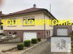 Maison Vente 3 chambres à Bascharage - 834 000 € ***** SOUS COMPROMIS *****
Bungalow, libre de quatre côtés, avec une surface habitable d’environ 170 m2, érigée sur un terrain de 6,38 ares et composée comme suit :
Rez-de-chaussée : hall d'entrée, WC séparé, Salon/salle à manger, grande cuisine équipée avec accès à la terrasse et au jardin, salle de bain, une chambre et un bureau.
1ier étage : hall de nuit, deux chambres à coucher, un WC séparé.
Sous-sol : buanderie, plusieurs caves dont une avec sauna, WC séparé avec raccords douche, garage pour 2 voitures en enfilade, chaufferie.
Extérieur : terrasse, un grand jardin avec cabane en bois, garage et 2 emplacements.
Équipements : Panneaux solaires.
La maison se trouve dans un quartier strictement résidentiel. Commerces, écoles et crèches à proximité. Bonne connexion au réseau de transports publics. Accès facile au distributeur d’autoroutes.
Pour tous renseignements supplémentaires ou pour prendre rendez-vous pour une visite, veuillez nous contacter par téléphone au (+352) 691 400 705 ou 691 400 706 ou par mail : info@17b.lu