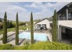 Maison Vente 3 chambres à Sierck-les-Bains - 1 585 000 € RE/MAX Forum a le plaisir de vous présenter cette MAISON D'ARCHITECTE D'EXCEPTION, IDÉALEMENT SITUÉE SUR LES CONTREFORTS DE LA MOSELLE , À QUELQUES MINUTES DU G-D DU LUXEMBOURG, (SCHENGEN ET MONDORF) ET 35 KM DE LUXEMBOURG VILLE.
Bénéficiant de généreux volumes, la propriété est bâtie sur un terrain de 22 ares et compte une surface habitable d'environ 400 m2 répartie sur 2 niveaux.
Elle s'ouvre en rez-de-chaussée sur un large hall et un patio intérieur distribuant sur toutes les pieces de la maison.
Le très grand espace de vie, baigné de lumière grâce aux nombreuses baies vitrées, est agrémenté d'une belle cheminée contemporaine qui lui confère une atmosphère élégante et raffinée.
Une cuisine moderne et semi-ouverte avec un large coin repas, une buanderie, une grande bilbliothèque, et une cave à vin climatisée complètent ce niveau.
Le salon et la cuisine s'ouvrent sur une superbe terrasse bordant le grand jardin, et la piscine.
La suite parentale se compose d'une chambre à coucher avec vue directe sur la piscine, un dressing spacieux et une grande salle de douche . Le pool house attenant comprend un Spa ainsi qu'une salle de douche.
Le jardin, joliment arboré et aménagé, doté d'un bassin, offre une vue imprenable sur les vignes et la vallée de la Moselle.
Au premier étage, un grand bureau ouvert et lumineux conduit vers deux chambres à coucher. Chaque chambre dispose d'une salle de douche et cabinet de toilette, ainsi qu'un espace bureau.
Une des chambre est dotée d'un dressing et d'un balcon offrant une vue panoramique sur la piscine, le jardin, les vignes et la Moselle.
La propriété dispose d'un grand garage pour 4 voitures, un car-port et d'espaces de stationnement devant la maison.
L'ensemble jouit de prestations haut de gamme : Domotique, sonorisation, videophones, arrosage automatique, luxueuses finitions et confort sont les maîtres mots de cette élégante résidence.
Pour toutes questions supplémentaires,+352 621 167 173
Ref agence :2234381