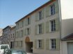Appartement Location 2 chambres à Pont-à-Mousson - 650 € c.c. Très bel F3 en Centre-ville avec place de parking - produit . Appartement de type F3 dans construction récente et proche toutes commodités (écoles, commerces, gare...) - 23, rue Clémenceau 54700 PAM comprenant :
Une cuisine équipée ouverte sur séjour, 2 chambres, salle de bain, WC et place de parking privatif et sécurisé
Chauffage individuel électrique au sol - 72 m2
Libre à la location