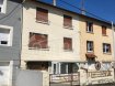 Maison mitoyenne Vente 3 chambres à Longuyon - 89 000 € ONUD SA vous présente, en rue tranquille d'une grande ville, cette charmante maison familiale, avec jardin et garage.Dès l'entrée, une jolie véranda au soleil,un sous-sol qui comporte un garage, 2 caves, et un accès au jardin.Au niveau des pièces à vivre, construit comme à l'époque avec des pièces distinctes de 15 à 13m2 , nous trouvons:- Une cuisine aménagée en accès jardin - un salon - une salle à manger- un wc séparé- une salle de douche A l'étage,3 chambres et un accès grenier supplémentaire qu'on peut aménager si besoin. 1 des chambre a un lavabo, ce qui peut penser qu'on peut placer une 2ieme salle de bain si nécessaire. Les fenêtres n'ont pas été changées, la chaudière est âgée mais fonctionne bien (sous contrat d'entretien), le toit est correct (un devis pour le protéger a été fait), la charpente est en bon état, l'électricité est à revoir. Un très beau jardin sur l'arrière, sans vis à vis, avec son abri en dur constitue un bel atout, et de plus, on accède sur un petit parking communal (pour les invités).AVIS ONUD: Maison saine qui peut devenir un bon 1er investissement pour un couple avec enfants qui a un budget de 30 à 40000' pour la mettre au goût du jour. En situation très tranquille, elle saura vous charmer par sa géolocalisation, tout en étant proche du centre.Libre immédiatement.Taxe foncière : 700'Prix Frais d'Agence Inclus (à charge du vendeur)Ref agence :5532841