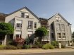 Duplex Vente 3 chambres à Wellenstein - 795 000 € Texte français ci-dessous.
Tolles, grosszügiges und neuwertiges Duplex-Appartement in Wellenstein, mit 2 Balkonen, 2 Stellplätzen in der Garage und unmittelbare Natur.
Das Gebäude wurde 2008 erbaut und präsentiert sich in einem sehr guten Zustand. Das Duplex Appartement liegt im 2. ( 92,85m2 ) und 3. Stock ( 81,50m2 ) der Residenz. Man betritt die Wohnung durch eine grosse offene Halle, welche alle weiteren Bereiche des Appartements miteinander verbindet. Hier findet sich ein riesiges Wohn/Esszimmer mit einem Balkon ( 5,5m2), sowie eine grosse Wohnküche, ebenfalls mit einem Balkon ( 7,1m2), eine praktische Abstellkammer und ein Gäste WC. Ein großzügiges, helles Treppenhaus führt in die nächste Etage. Hier gibt es 3 Schlafzimmer, ein Badezimmer mit Badewanne und ein weiteres, kleineres Badezimmer mit Dusche. In dieser Etage gibt es einige Dachschrägen, die den Wohnraum leicht einschränken ( ca.10m2 von 81,50m2 ).
Das gesamte Appartement präsentiert sich modern, hell und in einem guten Zustand. Im Erdgeschoss finden sich 2 Stellplätze in der Garage, eine gemeinschaftliche Waschküche und ein privater Kellerraum.
Wellenstein liegt mitten in der Natur und den berühmten Weinbergen der romantischen Mosel. Zum Moselufer / Promenade sind es ca. 2km, Einkaufsmöglichkeiten gibt es in Remich, Mondorf oder Perl (D). Im Ort befindet sich eine Grundschule/Kindergarten, in Mondorf und in Perl jeweils ein Lycée. Das Sport und Kulturangebot ist vielfältig, und die vielen Wälder und Weinberge laden zu endlosen Spaziergängen sowie Radsportarten ein. Ein Traum direkt vor der Tür.
Busverbindung direkt vor der Tür, Autobahnanschluss 3km, verschiedene Wege in die Stadt Luxemburg ( 23km ), Flughafen 20km.
Superbe et spacieux appartement-duplex en état neuf à Wellenstein avec 2 balcons et 2 emplacements pour voitures. Situation en pleine nature
L’immeuble a été construit en 2008 et se présente dans un très bon état. L’appartement-duplex se situe au 2e (92.85m2) et 3e étage (81.50m2) de la résidence. On entre l’habitation par un grand hall ouvert, qui relie toutes les pièces entre-elles. On y trouve un salon/salle à manger gigantesque avec balcon (5.5m2), une grande cuisine également avec balcon (7.1m2), un débarras pratique, ainsi qu’un WC séparé. Une cage d’escalier spacieuse et claire mène à l’étage supérieur, où se situent 3 chambres à coucher, une salle de bains avec baignoire et une salle de douche plus petite. A cet étage on a quelques rampants de la toiture qui limitent légèrement la surface habitable (+/- 10m2 de 81,50m2). L’appartement se présente entièrement moderne et illuminé. Au rez-de-chaussée se trouvent 2 emplacements pour voitures au garage, une buanderie commune, ainsi qu’une cave privative,
Wellenstein est situé en pleine nature au beau milieu des vignobles réputés de la Moselle romantique. Le bord de la Moselle avec sa promenade est à 2km, les commerces sont à Remich, Mondorf ou Perl (D). La localité dispose d’une école fondamentale/maternelle et a Mondorf et à Perl on trouve un Lycée. On dispose d’une panoplie d’activités culturelles et sportives. Les forêts et les vignobles invites et des promenades interminables, ainsi qu’à des activités sportives en bicyclette. En rêve à proximité immédiate. L’arrêt de bus se situe devant l’immeuble, l’accès à l’autoroute est à 3 km, l’aéroport est à 20km et la ville de Luxembourg à 23km.
