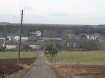 Terrain Vente à Wincheringen - 80 000 € Traumhaftes Baugrundstück am Sonnenhang von Wincheringen-Soest, etwa 6km von Wormeldange. Das Grundstück befindet sich in einer sehr ruhigen Sackgasse, oberhalb des Dorfes. Da es leicht am Hang liegt lassen sich viele verschiedene Gebäudetypen realisieren. Es liegen mögliche Baupläne des Eigentümers von einem früheren Projekt vor. Vom gesamten Grundstück hat man einen unglaublichen Weitblick über das Tal und auf Grund der Süd-Lage den ganzen Tag Sonne.