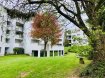 Appartement Location 5 chambres à Strassen - 3 900 € STRASSEN, rue de la Chapelle, spacieux appartement de 177 m2 habitables entièrement rénové, dans une résidence avec piscine chauffée, sauna, solarium, cours de tennis, parc, concierge, au deuxième étage avec ascenseur et comprenant, hall d'entrée avec placards, WC séparé, grand living de 70 m2 avec terrasse, feu ouvert, nouvelle cuisine équipée avec accès balcon, 5 chambres à coucher, une salle de bain complète avec baignoire et emplacement pour lave-linge, une salle de douche, balcons, deux emplacement de parking, deux caves, libre de suite.