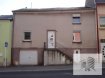 Maison Vente 2 chambres à Dudelange - 387 000 € Maison mitoyenne avec 2 chambres avec une surface habitable d’environ 110m2 sur un terrain de 1.69 ares, composée comme suit :
Rez-de-chaussée :
Hall d’entrée, salon, salle à manger, cuisine, salle de bain avec baignoire, lavabo et WC, buanderie
Au 1ier étage :
2 chambres à coucher, grand grenier avec chaufferie
Sous-sol :
garage, 1 cave
Extérieur : Terrasse et jardin
La maison est à rénover complètement.
Pour tous renseignements supplémentaires ou pour convenir un rendez-vous pour une visite, veuillez nous contacter par téléphone au (+352) 691 400 705 ou par mail : info@17b.lu