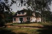 Maison Vente 5 chambres à Poncé-sur-le-Loir - 189 000 € GRANDE MAISON CONTEMPORAINE. Grande de maison d'habitation de 200m2 située sur la commune de Poncé-sur-le-Loir. Au rez-de-chaussée : Entrée avec placards et dégagement, wc, un débarras donnant sur le jardin. Une cuisine, un séjour, deux pièces, une salle de bains avec wc. A l'étage : Un palier desservant cinq chambres, un wc, deux salles de bains avec wc. Deux garages communiquant dont un avec une partie chaufferie. Cour et allées devant la maison. Bâtiment à usage de garage. Vaste terrain avec une partie paysagée et une partie en pâture le tout pour une superficie de 1ha24a75ca.