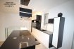 Duplex Vente 3 chambres à Mersch - 1 180 000 € Superbe Duplex-Penthouse 160m2 (Neuf, jamais habité)
Situé au calme a Mersch (10 minutes de Kirchberg)
Living avec très belle cuisine ouverte de 50m2 entouré d'une terrasse de 65m2 (sud-ouest)
accessible (Privé) directement par ascenseur au dernier étage
En dessous 110m2 trés bien proportionnés 3 chambre dont une en suite avec une salle de bains complète,et une salle de douche (Italienne) séparée, un bureau ou 4eme chambre situé dans un magnifique espace ouvert.
viennent completer 2 emplacements au parking sous terrain et une cave.
résidence de 4 appartements seulement !
Oppotunitée a saisir !
Prix avec( 3% de TVA)
Ref agence :916864