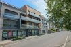 Appartement Location 2 chambres à Wiltz - 1 100 € Appartement lumineux de 97,47m2 au 2e étage
Terrasse/Loggia devant et arrière
Hall d'entrée avec vestiaire sur mesure
Living-Salle à manger-Cuisine équipée ouverte
2 chambres à coucher
1 salle de bains (baignoire, douche italienne, WC)
WC séparé
1 parking intérieur
1 cave
Libre de suite
Loyer: 1.100 € 220 € (avances sur charges)
Caution: 2.200 €
Agence: 1.287 €
Ref agence :6880