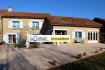 Corps de ferme Vente 3 chambres à Bouligny - 370 000 € Mandat de Vente N° 2230
A découvrir, maison de village très atypique, ses beaux volumes vous séduirons !
Elle se compose ainsi :
Entrée,cuisine équipée semi ouverte (15,22 m²), grande pièce de vie avec cheminée (+/- 40 m²) avec une hauteur sous plafond de 4,95m, salon (14,21m²), accès jardin, 1 chambre (14,80m²), salle de bain avec baignoire et douche italienne (10 m²), buanderie.
Au 1er étage : Salon en mezzanine (15 m²), 1 suite parentale de +/-20 m² avec son dressing et sa salle d'eau, 2 grandes chambres mansardées, grenier.
Sous-sol total avec 2 caves.
Jardin arrière avec terrasse et accès par portail pour stationnement.
Informations techniques :
- Chauffage central Gaz (2015) + 2 ballons électriques
- Double vitrage PVC (récent)
- Tout à l'égout
COUP DE CŒUR Assuré !
Ce bien a retenu votre attention ?
Pour plus d' informations ou éventuelle visite, n' hésitez pas à nous contacter au 03.82.22.45.44.