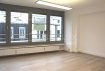 Bureau Location à Luxembourg-Centre ville - 2 300 € Sigelux Real Estate vous propose à la location, 4 Bureaux en plein centre-ville de Luxembourg, situés Grand Rue, au 5éme étage de la Résidence GROUSSGAASS»
Surface totale de 125m2, ceci comprend:
- Hall D'Entrée
- Bureau 1 avec vue Grand-Rue
- Bureau 2 avec vue Grand-Rue
- Kitchenette
- Bureau 3
- Bureau 4
- Salle d’eau avec douche, lavabo et toilette
- Toilette séparée à l’entrée
- Cave
- Double vitrage
- Chauffage au gaz
-Orientation Sud
- Possibilité parking
Ces locaux situés en plein centre-ville de Luxembourg, ont été remis à neuf en 2018 (peintures et fenêtres), ils disposent de la climatisation, et les sols sont en parquet.
La localisation proche des commerces, transports en communs, administrations…. offre de nombreuses facilités au quotidien. Enfin l’immeuble est équipé d’un ascenseur.
Loyer : 2300 euros
Charges : 350 euros
Adresse : 70, Grand-Rue L- 1660 Luxembourg
Pour plus de renseignement ou un RDV contactez :
SIGELUX : 46 71 31 ou info@sigelux.lu