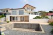 Maison individuelle Vente 4 chambres à Madeira- ribeiro brava - 650 000 € L'agence immobilière Christine Simon, vous propose cette villa luxueuse meublée libre de 4 côtés située à Madeire au Sud (Portugal) avec vue sur mer à la vente, maison implantée sur un terrain de 7,4 ares.La maison construite en 2014 avec une surface habitable d'environ 200 m2 et une surface utile d'environ 315 m2 se compose comme suit:Au rez-de-jardin (40,41 m2):buanderie et chaufferie, cave, sauna avec accès sur la terrasse, douche à l'extérieurEscalier en bétonAu 1er étage (138,52 m2):hall d'entrée, cuisine équipée indépendante donnant sur la terrasse, 1 chambre à coucher avec sa salle de douche (douche, lavabo, fenêtre), 2 chambres à coucher avec portes coulissantes en verre dont une avec accès terrasse, 1 petite chambre à coucher, salle de douche ( lavabo, toilette, douche, fenêtre), débarras, WC séparé, vaste salle de séjour prolongée d'une salle à manger avec portes coulissantes en verre ouvrant sur la superbe terrasse (60 m2) vue sur mer.Escalier en dehors la maison en béton montant vers le 2ème étageA l'étage- studio (idéale pour location)-63,35 m2:hall d'entrée, cuisine équipée double séjour ouvrant sur la terrasse,1 chambre à coucher, une salle de douche (toilette, lavabo, douche, fenêtre).Extérieurs:une piscine 7,5m x 5m en construction (finition avant la vente), plusieurs emplacements extérieurs.Côté technique: chauffage à gaz, fenêtres PVC double vitrage, sol stratifié et carrelages au sol, antenne satellite, toit en tuiles de terre cuite, préparation pour système d'alarme.Passport énergétique: B-BLa maison est dotée d'équipements haut de gamme. Charges annuelles:Taxe foncière: Frais extraordinaires Frais Notaire 400-600 €Charges mensuelles:électricité: 50-60 €eau et poubelle: 20 €La commission de vente pour l'agence de 3% plus TVA 17% est à charge du vendeur.Pour de plus amples renseignements ou une visite de la maison contacter l'agence au tél: 265300301 ou par mail: info@christinesimon.luPas sérieux et curieux s'abstenir.Nous sommes en permanence à la recherche de biens pour nos clients solvables, si vous désirez vendre ou louer, contactez Christine SIMON.Die Immobilienagentur Christine SIMON S.à.r.l. bietet diese freistehende Luxusvilla mit Meerblick im Süden der portugiesischen Insel Madeira zum Kauf. Das Haus aus dem Jahr 2014 mit einer Gesamtwohnfläche von ca. 200 m2 und einer Gesamtnutzfläche von ca. 315 m2 befindet sich auf einem ca. 7400 m2 großen Grundstück und teilt sich wie folgt auf:Erdgeschoss(40,41 m2):Hauswirtschaftsraum mit Heizungsanlage, Kellerraum, Sauna mit Zugang zur Terrasse und Außendusche.Betontreppe zum 1. Obergeschoss.1. Obergeschoss(138,52 m2):Diele, Einbauküche mit Zugang zur Terrasse, 1 Schlafzimmer mit eigenem Duschbad, 2 Schlafzimmer mit bodentiefen Glasschiebetüren, davon eins mit Zugang zur Terrasse, 1 kleines Schlafzimmer, Duschbad(Waschbecken, WC, Dusche, Fenster), Abstellkammer, Gäste WC, großer Wohn-Essbereich mit bodentiefen Glasschiebetüren zur 60 m2 großen Terrasse mit Meerblick.Aussentreppe in Beton zum 2. Obergeschoss.2. Obergeschoss-2 Zimmerwohnung-ideal zur Vermietung(63,35 m2):Diele, offene Einbauküche mit Wohn-Essbereich und Zugang zur Terrasse, 1 Schlafzimmer, Duschbad(Dusche, Waschbecken, WC, Fenster)Außenbereich:Pool(7,5mx5m), mehrere Außenstellplätze.Technische Ausstattung:Gasheizung, doppelverglaste Fenster mit PVC Rahmen, Ton-Ziegel-Dach , Laminatböden und Fliesenböden, SAT-Anlage, Vorrichtung für AlarmanlageEnergieklasse: B-BHochwertige Ausstattung.monatliche Nebenkosten:Strom: 50-60 €Wasser/Abwasser und Abfall: 20 €Sonderkosten:Notar: 400-600 € Die Maklercourtage beträgt 3 % zzgl. 17 % Mwst und unterliegt dem Verkäufer.Für weitere Informationen oder bei Besichtigungswunsch kontaktieren Sie das Maklerbüro unter der Telefonnummer: +352 26 53 00 30 1 oder per Email: info@christinesimon.luWir sind unentwegt auf der Suche nach neuen Immobilien für unsere vorgemerkte, solvente Kunden. Bei Miet- oder Verkaufswunsch setzen Sie sich in Verbindung mit Christine SIMON.
