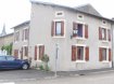 Maison Vente 2 chambres à Havange - 145 000 € A vendre Maison Havange 57650 F4 101 m2. Vous recherchez la proximité de l'axe Thionville - Metz - Luxembourg ?Cette chaleureuse maison de village de 101 m² n'attend plus que vous.Elle comprend une vaste entrée, grande cuisine équipée ouverte sur un lumineux séjour, wc et garage.A l'étage, 2 chambres de belle dimension, salle de bains ( double vasque, baignoire, fenêtre et wc ) , espace buanderie et bureau.Combles aménageables au dessus.Possibilité de terrasse sur l'avant de la maison.Pas de jardin.Prix de vente honoraires à charge vendeurPeggy Brunet : 06 83 55 51 42