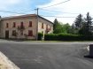 Maison Vente à Cheppy - 85 600 € Maison d'habitation comprenant :
Au rez-de-chaussée : cuisine, salle à manger, salon, chambre, salle d'eau, w.c., bureau avec alcôve,
A l'étage : 4 chambres, greniers ;
Garage, cave ;
Terrain derrière et sur le côté avec cabanon.
le tout sur une superficie de 08a 69ca