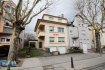 Immeuble de rapport Vente à Esch-sur-Alzette - 840 000 € **** VENDU****Maison bi-familiale libre de trois cotés, construite en 1962 sur un terrain de 3,53 ares.La maison est agencée comme suit :Sous-sol : chaufferie, buanderie, 2 caves, 2 garages, devant chaque garage il y a la possibilité de stationner une voiture.Rez-de-chaussée : un appartement comprenant un hall d'entrée, une cuisine, une salle à manger, une chambre à coucher, une salle de douche et un WC séparé.1er Étage : un appartement-duplex comprenant un hall d'entrée, une cuisine, un séjour, un débarras, un Wc séparé, une chambre à coucher, une cage d'escalier vers l'étage supérieure qui comprend 3 chambres à coucher, une salle de bains, une salle de douche et un grenier. Des travaux de transformations et modernisation sont à prévoir. La maison est située dans une rue très calme, ayant à proximité une école primaire, des commerces, des arrêts de bus, restant juste à deux minutes des lycées et accès autoroutiers. Les honoraires d'agence sont entièrement à charge du vendeur.Ref agence :LVEMT10