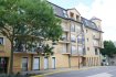 Appartement Vente 1 chambre à Dudelange - 268 000 € SOUS COMPROMIS. Bel appartement de 55m2 situé au 3ième étage d’une résidence bien entretenue au centre de la Ville de Dudelange.
L’appartement dispose de :
Hall d’entrée, living/salle à manger, cuisine équipée, 1 chambre à coucher avec accès au balcon, salle de bain, 1 WC séparé, cave et 1 grand emplacement intérieur.