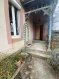 Maison mitoyenne Vente 2 chambres Moyeuvre-Grande - 95 000 € Maison mitoyenne 4P à rénover - MOYEUVRE GRANDE
Dans un environnement calme, entre Metz et Thionville, maison mitoyenne de 120m² avec travaux de rénovation nécessaires.
Vous trouverez au rdc une entrée, un séjour et une salle à manger avec accès sur le jardin, une cuisine séparée et un wc.
L'étage se compose de deux chambres, d'un bureau et d'une salle de bain.
Cave au sous-sol et grenier. Garage situé rue Anatole France. Chauffage au gaz individuel.
Consommation énergie primaire : 372 kWh/m²/an
Emission CO2 : 82 KgCO2/m²/an
Estimation des coûts annuelles d'énergie du logement : entre 3830euros et 5182euros
DPE F GES F
Prix de vente : 95 000 euros (honoraires à la charge du vendeur)
