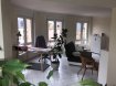 Duplex Vente 3 chambres à Thionville-Centre Ville - 258 000 € Très beau duplex situé au coeur du centre ville, à 5mn de la gare; Sur le 1er niveau on trouve un grand espace jour et une cuisine équipée, une grande chambre (avec grands placards), un wc, une superbe terrasse de 20m2 avec bbq; Le deuxième niveau offre deux chambres, un salle de bains (baignoire et douche), un wc. L'appartement bénéficie d'une pièce réserve faisant office de cave au premier étage. Très bon état général.