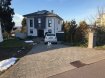 Maison individuelle Vente 3 chambres à Perl-Perl - 590 000 € Für Infos bitte exclusif den Agenten kontactieren unter der Nummer +352 691 131 977
Schönes Einfamilienhaus mit schönem Fernblick auf die Mosel
In Perl, Schengenlyzeum zu Fuß erreichbar und 2 Min von der Autobahn entfernt.
- 3 Schlafzimmer
- 1 Badezimmer und einzel WC
- Offene Einbauküche
- 2 Stellplätze Innen
- 3 Stellplätze Aussen
- Gartenhäuschen
- Grundstück 16ares
Für mehr Informationen oder Besichtigung stehen wir Ihnen gerne zur Verfügung.