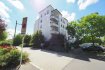 Appartement Vente 2 chambres à Luxembourg-Cents - 739 500 € immohub, votre partenaire dans l’immobilier à Luxembourg-Cents, vous propose en exclusivité un appartement 2 chambres au deuxième étage avec ascenseur dans une résidence datant de 1998, implantée dans un quartier résidentiel calme avec toutes les commodités à proximité.
L’appartement d’une surface habitable de 90 m2 se compose comme suit:
- Spacieux Hall d’entrée de 13,42 m2 (Interphone, Placard encastré…)
- WC séparé 1,82 m2
- Buanderie & Réserve de 2,06 m2
- Double séjour de 26 m2 donnant accès au balcon de 7,28 m2
- Cuisine équipée ouverte
- Chambre I 15,71 m2 (parquet)
- Chambre II 13,01 m2 (parquet)
- Salle de bains (WC, lavabo simple, baignoire / douche, sèche serviette)
Le bien se complète par une cave privative au R-1.
Possibilité d’acquérir un emplacement intérieur au R-1 pour 37.500 € !
Détails:
- Date de construction 1998
- Ascenseur
- Double vitrage / Chassis en PVC
- Volets manuels (un électrique)
- Dalles en béton
- 17 unités / 5 étages
- Chauffage au gaz (Chaudière: 2007)
Proximité:
-Centre Médical, Police, Delhaize Proxy, Papeterie, Coiffeur, Transports
public
Cet appartement est vendu sous le régime du bail emphytéotique.
Pour tout renseignement supplémentaire n'hésitez pas à nous contacter via info@immohub.lu