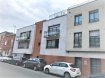 Appartement Vente à Tourcoing - 76 500 € Tourcoing Blanc Seau Clos Vauban Studio avec parking. Lumineux studio bien équipé situé dans une résidence récente, il offre un hall d'entrée une grande pièce de vie d'environ 32m² avec petite cuisine équipée, une salle de bain avec baignoire et meuble vasque, wc séparés. Il dispose également d'une place de parking privée et sécurisée. Les charges sont raisonnables !