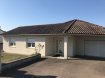 Maison Location 4 chambres à Courcelles-Chaussy - 1 200 € c.c. A 10 MINUTES DE METZ. COURCELLES CHAUSSY, très belle maison de plain pied de 185m2 située dans un lotissement calme. Elle comprend une entrée avec placard, une spacieuse pièce de vie avec cuisine ouverte sur séjour/salle à manger, quatre chambres avec nombreux placards, une grande salle de bains avec douche et baignoire, un wc séparé, une buanderie et un garage une voiture. Beau jardin avec terrasse et abris de jardin. Disponible à partir du 1er Décembre 2018. A NE PAS MANQUER !
LOYER : 1200€
AGENCE VENNER IMMOBILIER