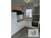 Appartement Location 1 chambre à Rodange - 1 200 € Appartement avec une surface utile d’environ 50 m2 situé au rez-de-chaussée composé comme suit :
Hall d’entrée, cuisine équipée ouverte sur living/salle à manger avec accès à la terrasse de 32,50 m2, chambre à coucher, salle de douche.
Sous-sol : un emplacement intérieur.
La résidence se trouve 328, route de Longwy, bonne connexion au réseau des transports publics. Crèches, écoles et commerces à proximité.
Pour tous renseignements supplémentaires ou pour convenir un rendez-vous pour une visite, veuillez nous contacter par téléphone au (+352) 691 400 705 ou 691 400 706 ou par mail : info@17b.lu