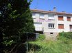 Maison jumelée Vente 3 chambres à Mont-Bonvillers - 70 000 € Mandat de Vente N° 1929
Maison jumelée gauche à finir de conforter de 110 m² sur 07, 66 ares :
Entrée sous-sol, garage porte cassette motorisée, chaufferie, buanderie, cave, accès jardin.
En RDC surélevé : grand séjour avec accès par baie vitrée sur balcon, cuisine à rénover, wc.
A l'étage : 1 suite parentale (baignoire, lavabo), 1 chambre intermédiaire, 2 chambres communicantes, wc, salle de bain.
Grenier à usage de stockage .
Jardin arrière clos.
Informations techniques :
- Double vitrage PVC
- Chauffage central Fuel récent
*** Ce bien vous intéresse : Pour toute information complémentaire ou éventuelle visite, contactez LA CENTRALE IMMOBILIÈRE DE PIENNES et JARNY au 03.82.22.45.44 ***