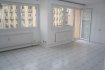 Appartement Vente 2 chambres à Thionville - 145 000 € appart F4 quartier poste, balcon, . THIONVILLE - Appartement F4 de 76 m² - quartier poste - en bon état, dans une copropriété bien entretenue, offrant 1 séjour de 25 m² ouvrant sur 1 balcon, une cuisine équipée de 10 m², 2 chambres de 14 et 12 m² dont 1 équipée d’un placard 4 portes, sdb avec baignoire, entrée, wc séparé, cave, dv pvc, volet électrique, chauffage central, possibilité garage, appartement fort lumineux au 3ème étage avec ascenseur et proche des commodités et de la gare sncf à. Prix de vente : 145 000 € A propos de la copropriété : Charges mensuelles 224 € - 20 Lots DPE : E Honoraires compris 5.55 % TTC. Agora Thionville : 03 82 54 77 77